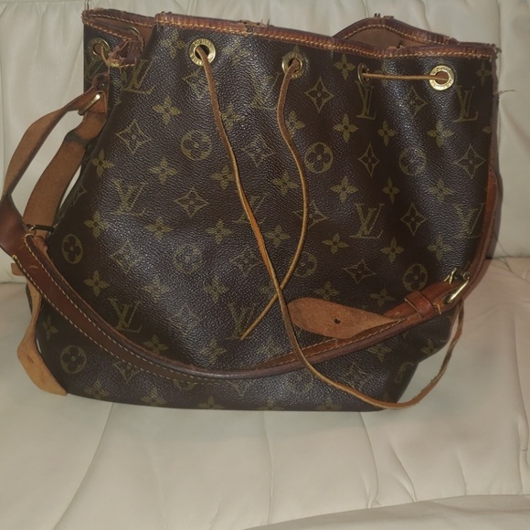 Louis Vuitton - Picture 4 of 7